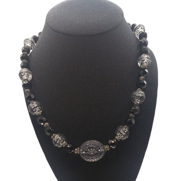 Vintage Black and Silver Fashion Necklace - Picture 2 of 10